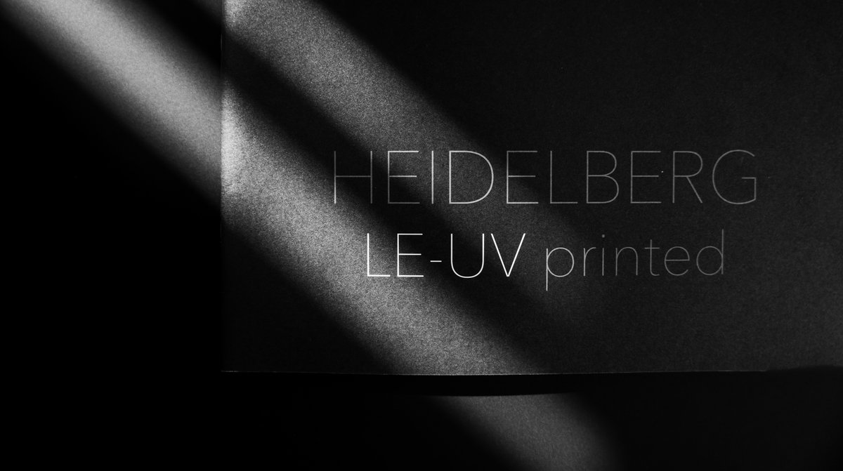Heidelberg LE-UV printed, drukstaal op donker papier